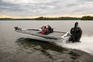 Read more about the article BOAT BUYER’S GUIDE — HOW TO CHOOSE THE RIGHT BOAT